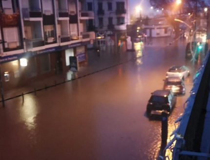 Portugalijoje po stiprių liūčių kilo potvyniai, Lisabona - apsemta 