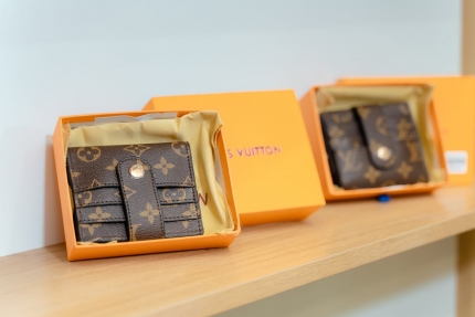 „Louis Vuitton“ pateikė ieškinį Portugalijos likerių įmonei dėl prekės ženklo teisių
